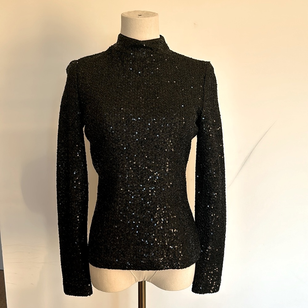 Size 2 gorgeous St. John sequin turtleneck top